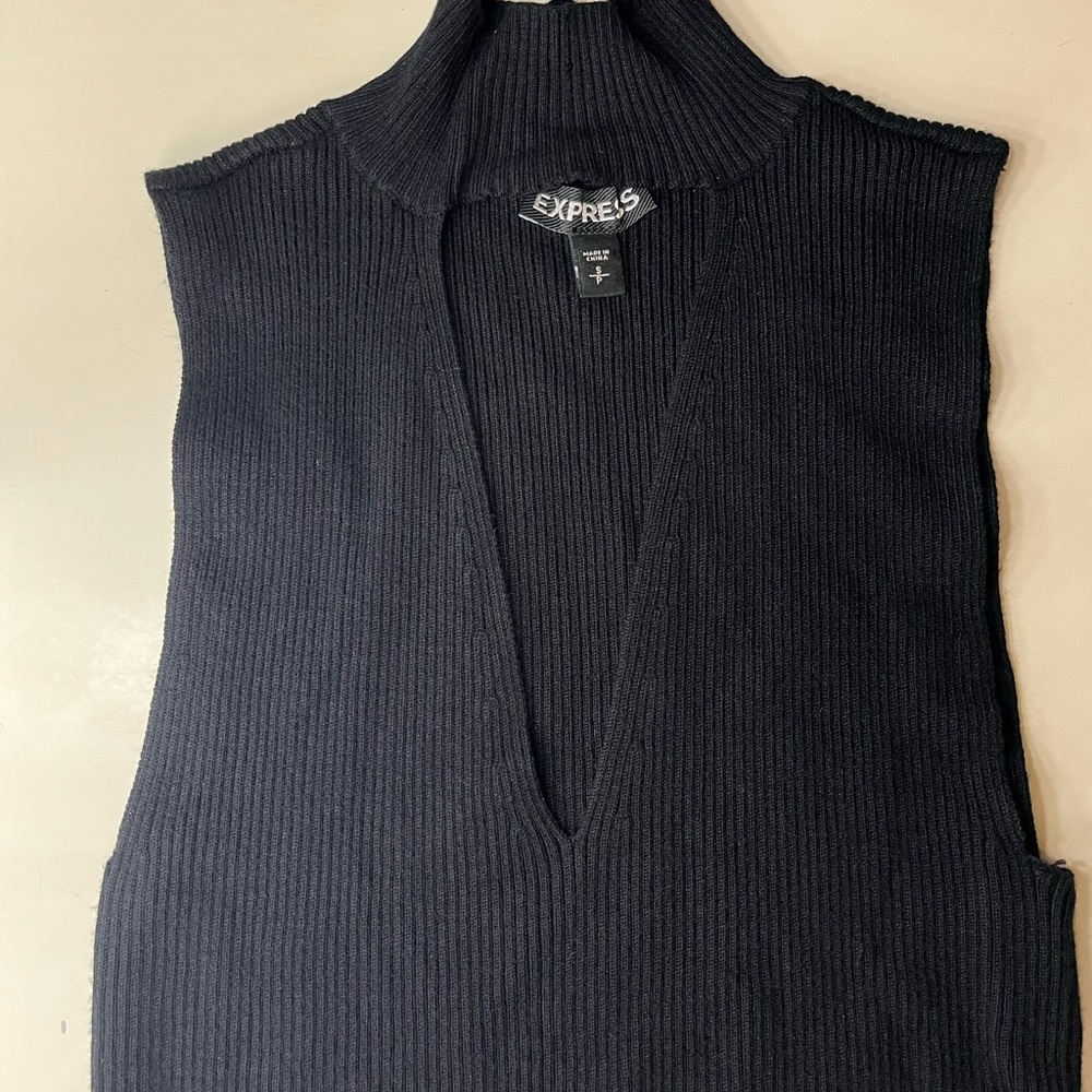 Super Cute Express Mid/Turtle Neck Sleeveless Top